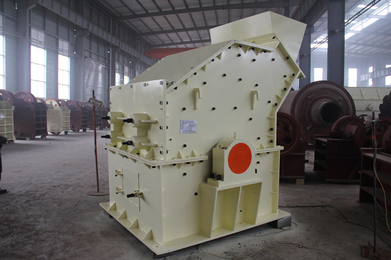 細(xì)碎制砂機(jī)，小型粉碎鵝卵石機(jī)