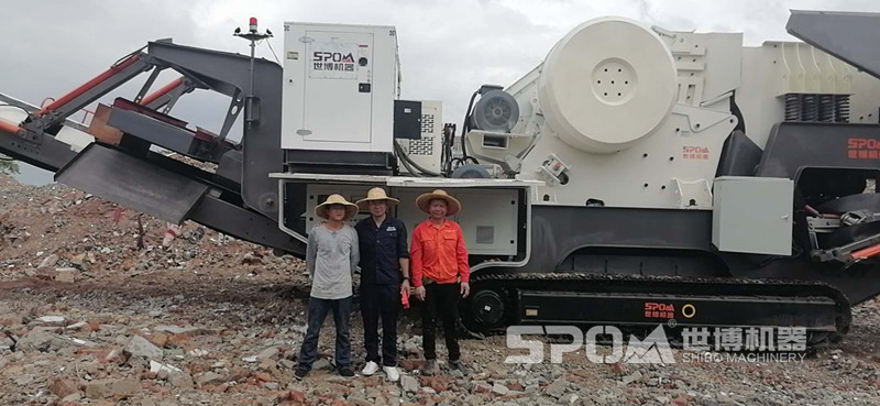 世博大型混凝土破碎機客戶現(xiàn)場，歡迎考察