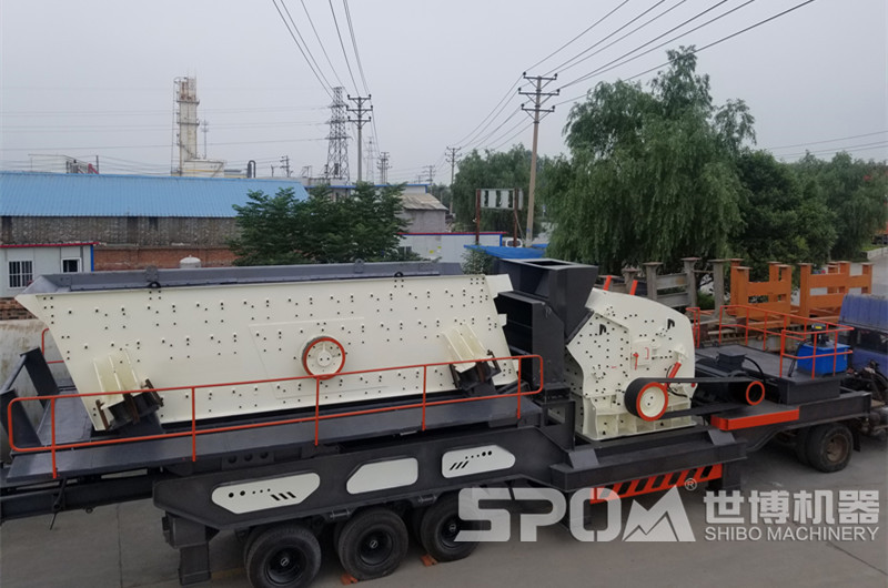 放在汽車上的反擊破碎機(jī)，輪胎移動(dòng)反擊破碎機(jī)