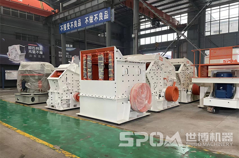 破碎機(jī)車間，成品箱破